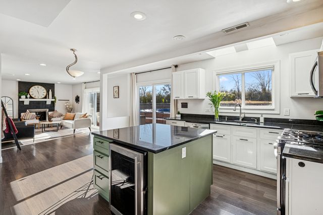 5229 Beechwood Avenue, Gurnee, IL 60031