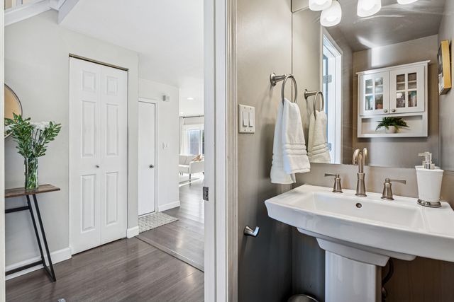 5229 Beechwood Avenue, Gurnee, IL 60031