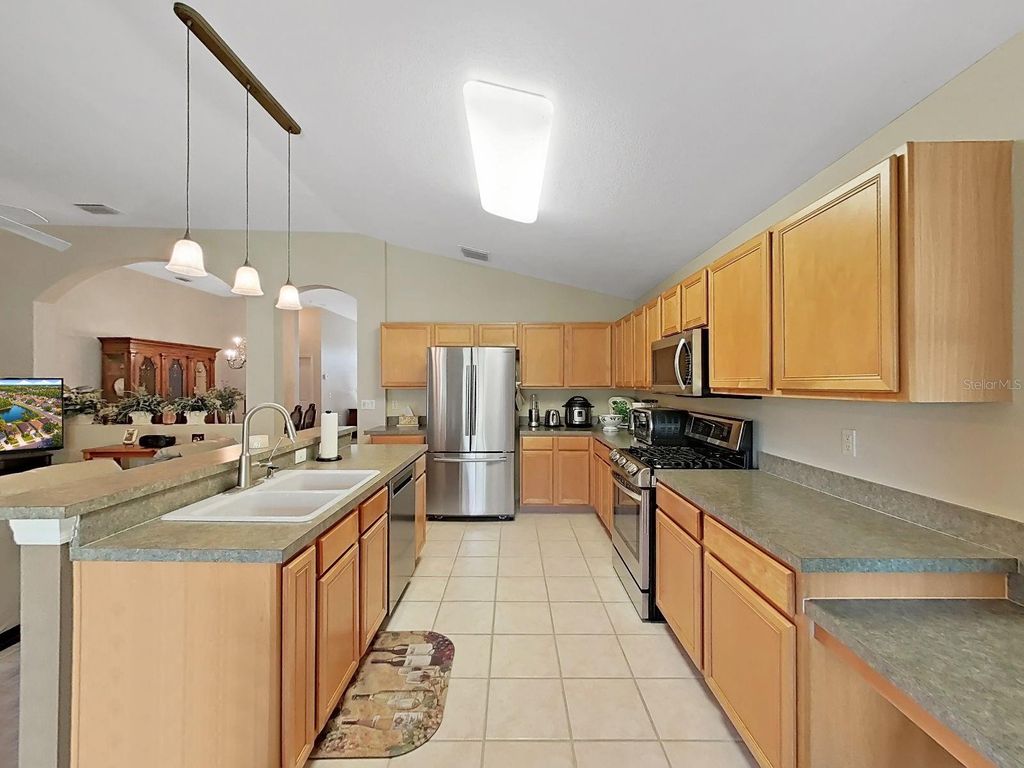 Image 17 of property listing at 30612 NICKERSON LOOP, Wesley Chapel, FL 33543