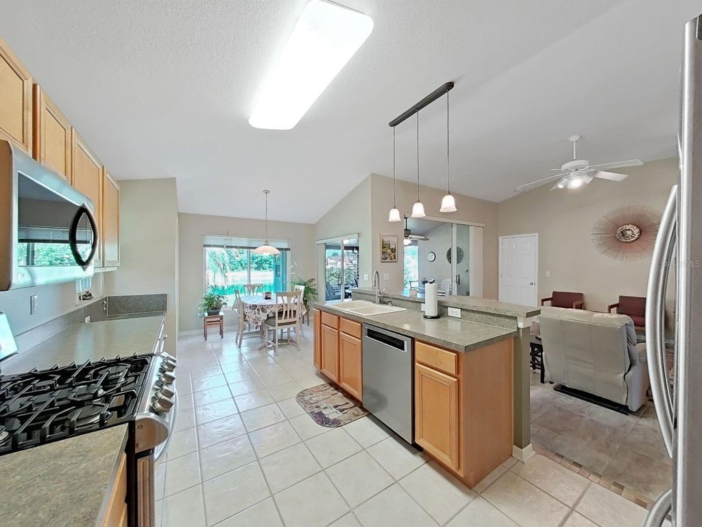 Image 19 of property listing at 30612 NICKERSON LOOP, Wesley Chapel, FL 33543