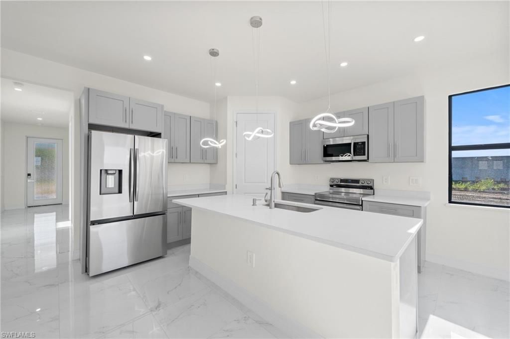 3238 Katherine ST, FORT MYERS, FL 33916 — photo 5