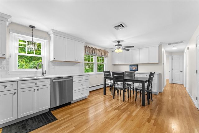 194 Holden St, Worcester, MA 01606