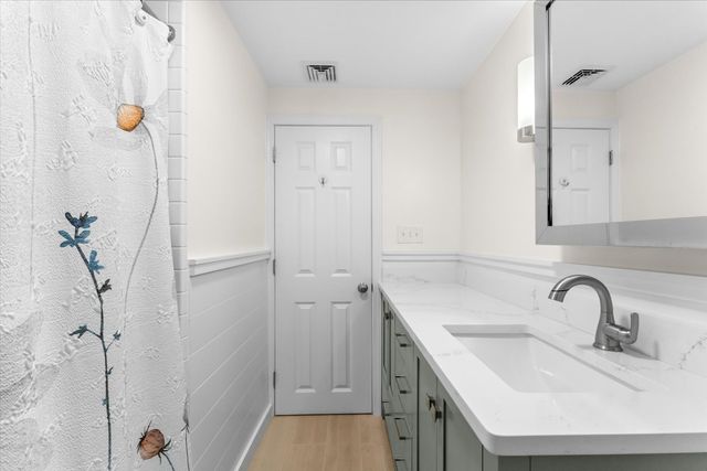 194 Holden St, Worcester, MA 01606