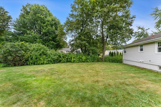 194 Holden St, Worcester, MA 01606