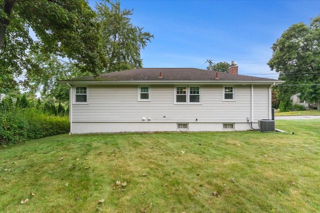 194 Holden St, Worcester, MA 01606