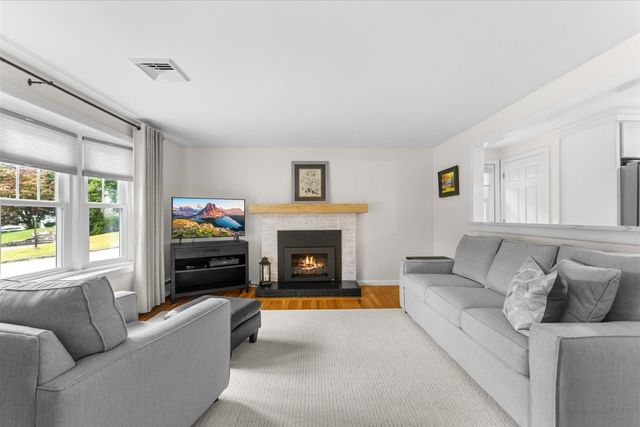 194 Holden St, Worcester, MA 01606