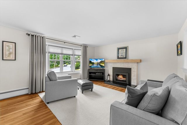 194 Holden St, Worcester, MA 01606