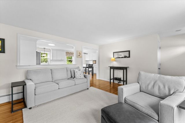 194 Holden St, Worcester, MA 01606