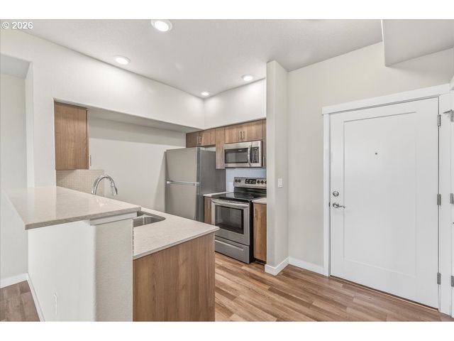 16401 Nw CHADWICK Way, Portland, OR 97229