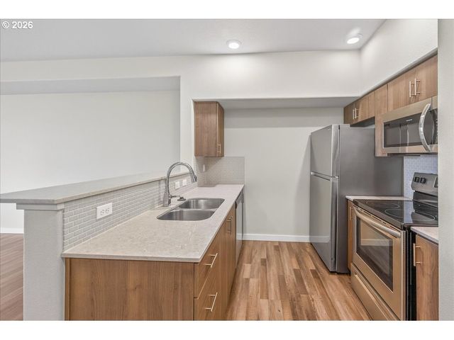 16401 Nw CHADWICK Way, Portland, OR 97229