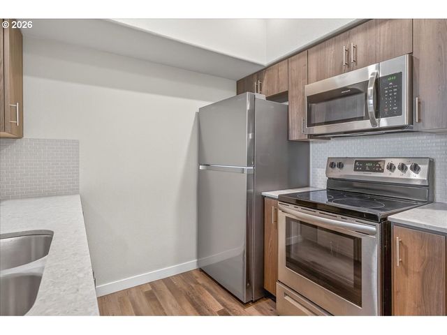 16401 Nw CHADWICK Way, Portland, OR 97229