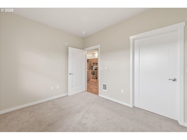 16401 Nw CHADWICK Way, Portland, OR 97229