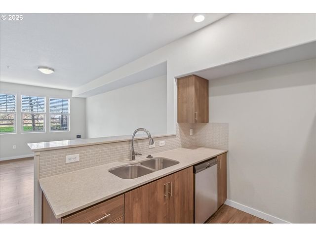 16401 Nw CHADWICK Way, Portland, OR 97229