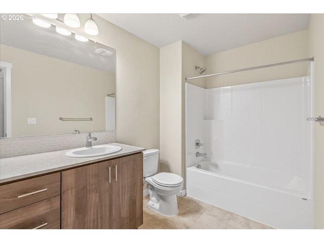 16401 Nw CHADWICK Way, Portland, OR 97229