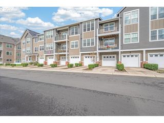 16401 Nw CHADWICK Way, Portland, OR 97229