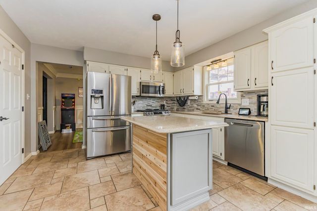 17 N 1200 W Road, Parker City, IN 47368