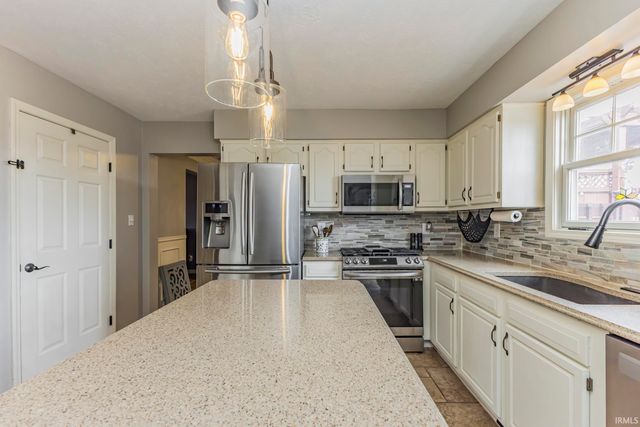 17 N 1200 W Road, Parker City, IN 47368