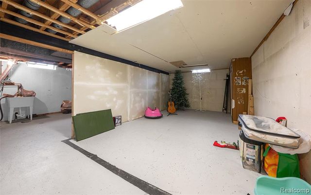 30615 Scrivo Drive, Warren, MI 48092