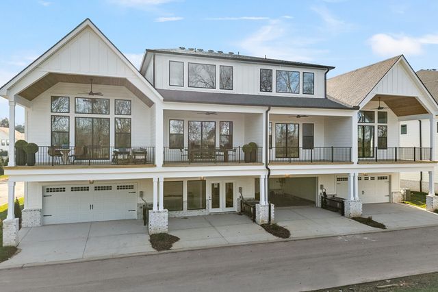 2056 Conductor Ln, Thompsons Station, TN 37179