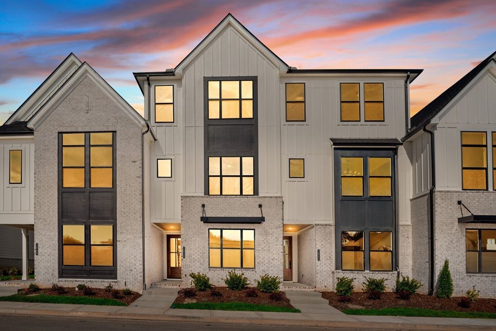 2056 Conductor Ln, Thompsons Station, TN 37179