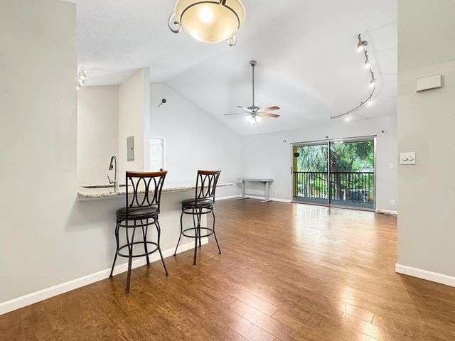 3083 N Oakland Forest Drive 306, Oakland Park, FL 33309