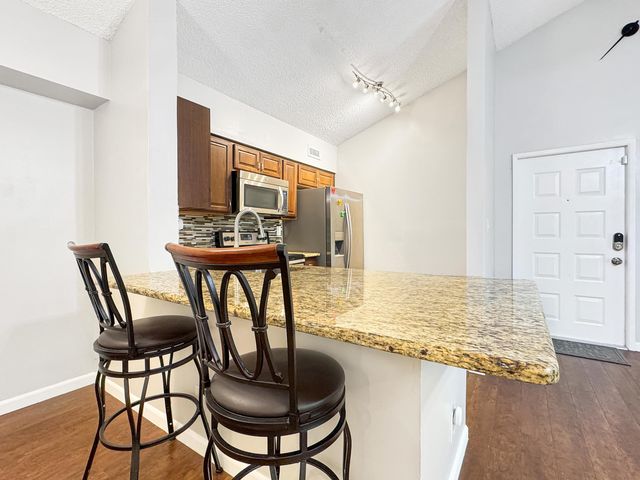 3083 N Oakland Forest Drive 306, Oakland Park, FL 33309