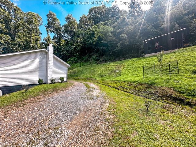 37 Poncho Drive, Chapmanville, WV 15508