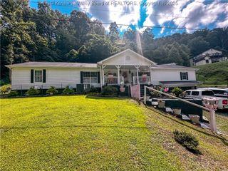 37 Poncho Drive, Chapmanville, WV 15508