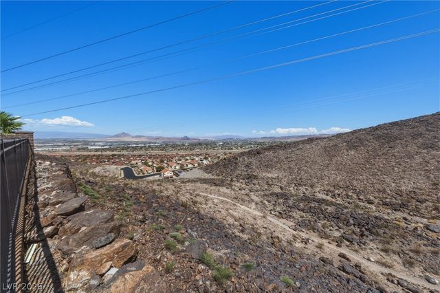 302 Shaded Canyon Drive, Henderson, NV 89012
