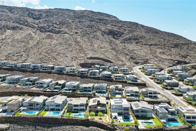 302 Shaded Canyon Drive, Henderson, NV 89012