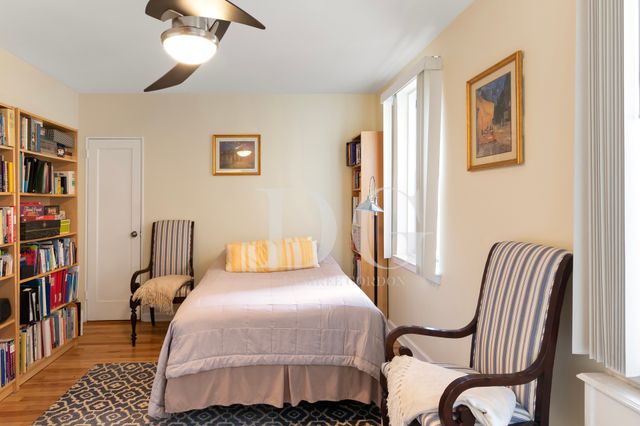 36 Dahill Rd Apt 2I, New York City, NY 11218