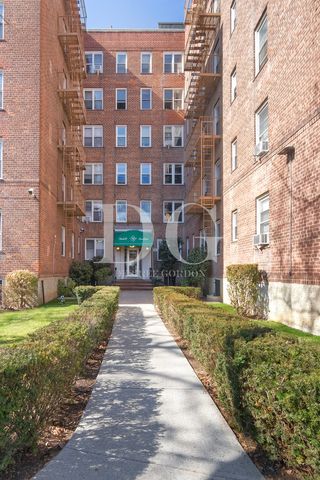 36 Dahill Rd Apt 2I, New York City, NY 11218