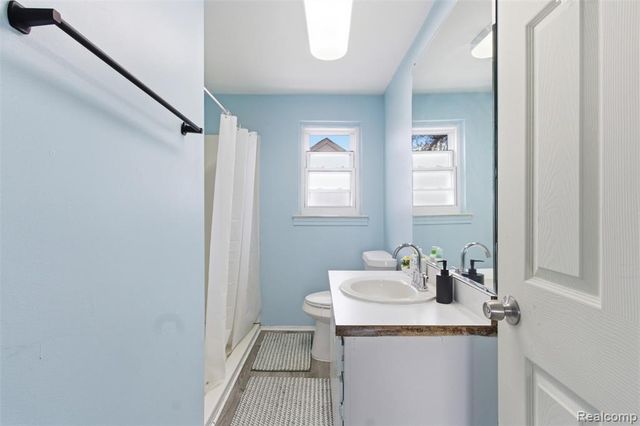 21426 Syracuse Avenue, Warren, MI 48091