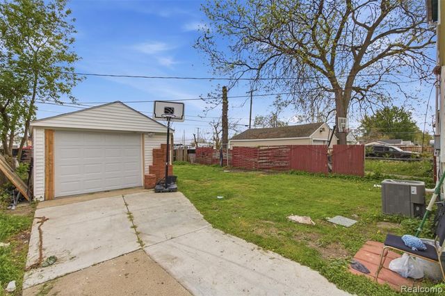 21426 Syracuse Avenue, Warren, MI 48091