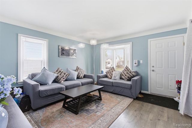 21426 Syracuse Avenue, Warren, MI 48091