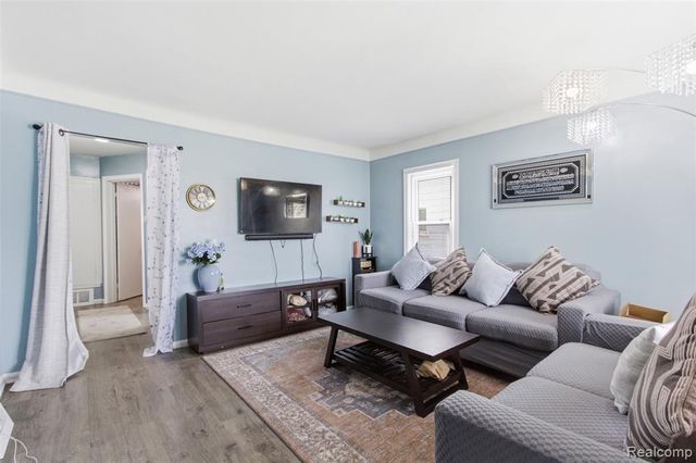 21426 Syracuse Avenue, Warren, MI 48091