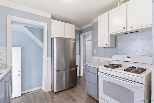 21426 Syracuse Avenue, Warren, MI 48091