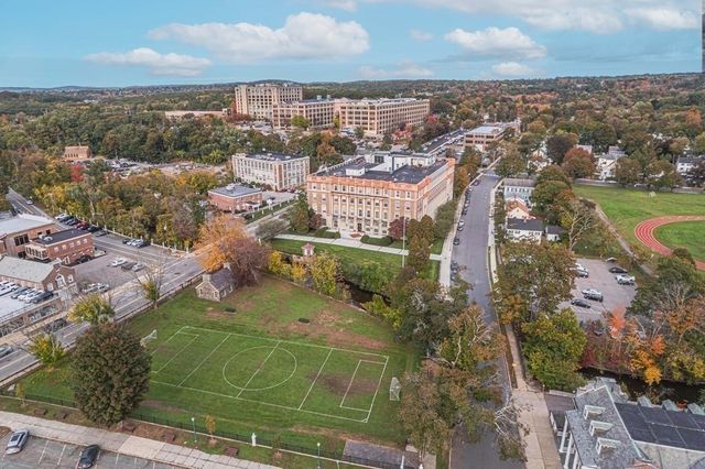 16 Balmoral St 410, Andover, MA 01810