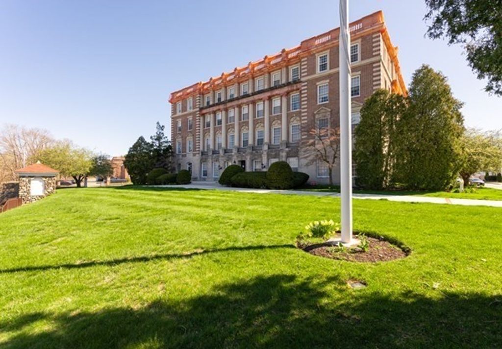 16 Balmoral St 410, Andover, MA 01810