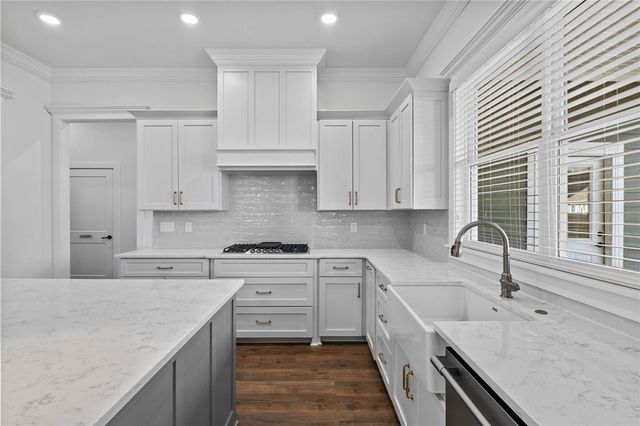 2801 S 20th Place, Rogers, AR 72758