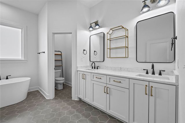 2801 S 20th Place, Rogers, AR 72758