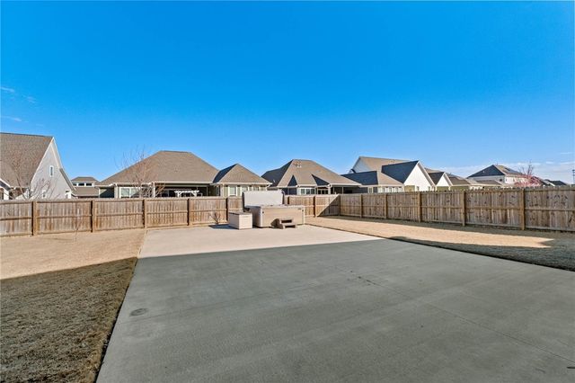 2801 S 20th Place, Rogers, AR 72758