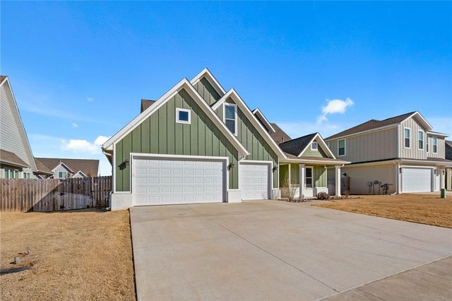 2801 S 20th Place, Rogers, AR 72758