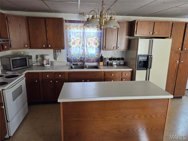 106 Guinzy Hill, Collinsville, IL 62234