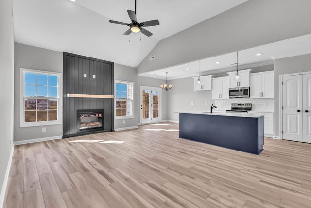 346 Kingland Ln, Clarksville, TN 37043