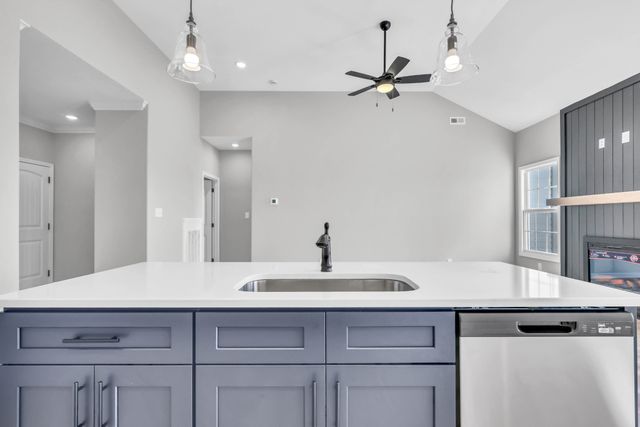 346 Kingland Ln, Clarksville, TN 37043