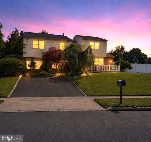 160 TOLL DR, Southampton, PA 18966