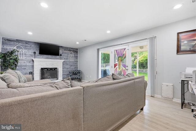 160 TOLL DR, Southampton, PA 18966