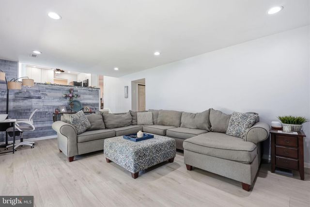160 TOLL DR, Southampton, PA 18966
