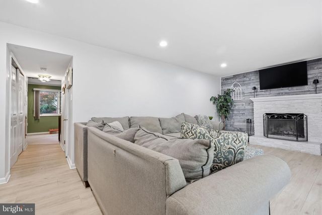 160 TOLL DR, Southampton, PA 18966